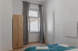 Quick Walk to Westbahnhof Simple&Cozy 2BR Apt - 5