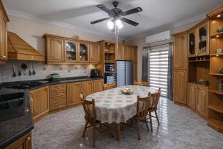 Short Holiday minutes walk to the sea fully air conditioned - 4