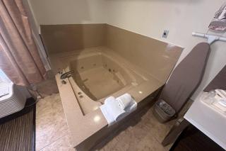 Quality Inn & Suites Los Angeles Airport - Stadium District - 2