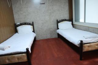 נוף הכפר - 6 חדרי אירוח לזוגות ומשפחות עם ג'קוזי ובריכה מחוממת משותפים במתחם - 6