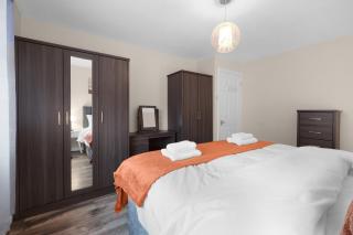 Modern 1 Bedroom Apt in Streatham with Parking - 2