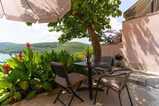 Modern apartment steps from the sea - 9