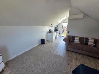 Great Warm Studio Unit - 0