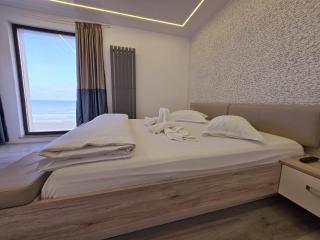 Sea View Infinity Family Suite - 5