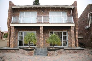 Twin Okes - Jeffreys Bay - 0