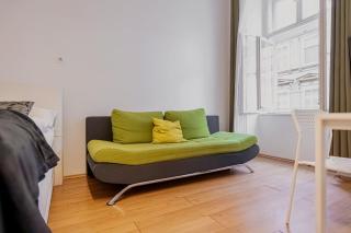 Modern & Cozy 2BR Stay Excellent Connectivity - 5