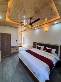 Giri River Side View Stay & Café - 9