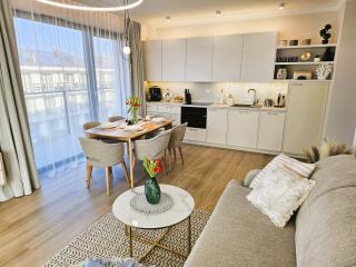 Rezydencja Niechorze D303 Sea Heaven z Widokiem na Morze, przy Plaży, Basen, Sauna i Jacuzzi w budynku, Prywatna rowerownia - 5D Apartments - 5