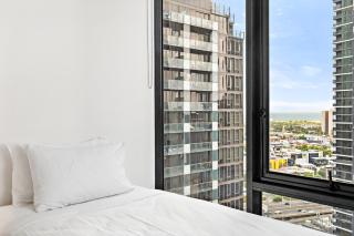 Stylish Southbank Apartment with On-Site Parking - 3