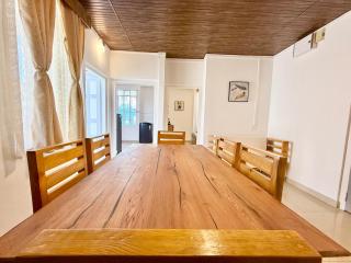 Yepplo Holiday Home - Nongmynsong - Shillong - 24hrs Caretaker - Breakfast - Power Backup & Parking - 2