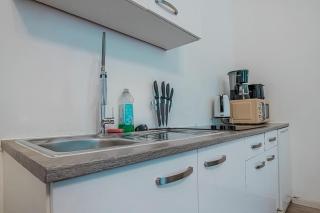 Comfortable 1BR Apartment, Great for Long-Stays - 4