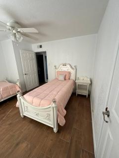 1 bedroom and 1 bathroom Remodeled Apartment in the Mdical Center - 7