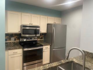 1 bedroom and 1 bathroom Remodeled Apartment in the Mdical Center - 1