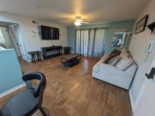 2 bedroom and 2 bathroom Condominium in Medical Center - 5