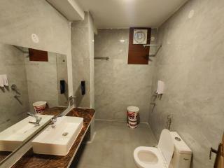 Hotel Luxeevista by Navodayans Agra - 3