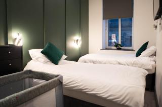 City Centre Apt With Super King Bed Fully Equipped Perfect For Long Stays - 1