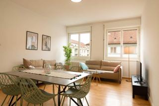 Spacious Zurich flat with game room & pool table - 0