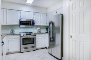 2 C, Three Bedroom Townhome - 7