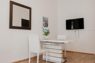 Relaxing 3BR with Living Room Near Belvedere Palace - 9