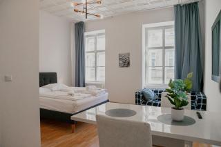 Sweet 3BR Retreat Steps from Belvedere Palace - 4