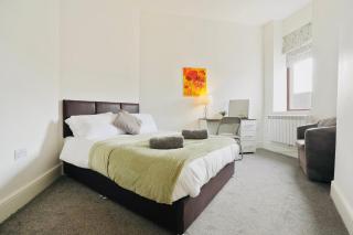 City centre Modern 2 Bedroom Apartment Marina & Station Walk - 5