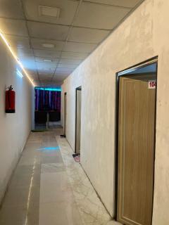RED HEART HOTEl - 9