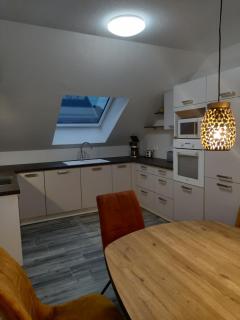 Ferienhaus Höckelheim - FeWo Sternenhimmel - 100qm - 3 Schlafzimmer - bis 6 Gäste - Babies reisen gratis - Balkon, Garten & Grill - Klimaanlage, Raffstores & Fußbodenheizung - Smart-TV - Küche mit Induktionsherd & Spülmaschine - nahe Göttingen - 8