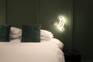 City Centre Apt With Super King Bed Fully Equipped Perfect For Longer Stays - 9