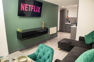 City Centre Apt With Super King Bed Fully Equipped Perfect For Longer Stays - 6