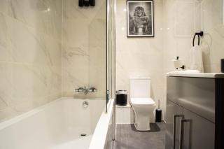 City Centre Apt With Super King Bed Fully Equipped Perfect For Longer Stays - 7