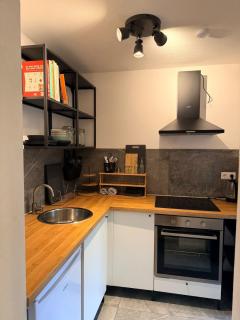 Schönes 2,5 Zimmer Apartment mit Hof und Garten - 4