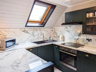 Lugh 9 - Hot Tub-Perth-Pets-Luxury-Hunting Tower - 2