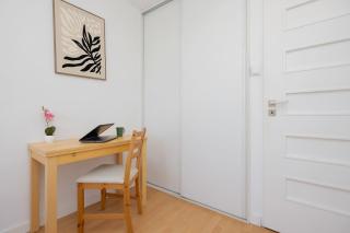 Modern Apartment for 4 People Bright & Functional Interiors by Noclegi Renters - 4