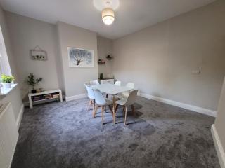 Spacious 4 Bedroom Contractor House- Walking distance to Hanley Centre - 5