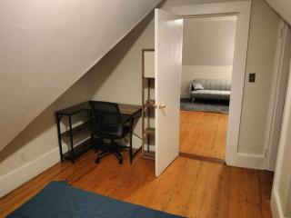 Nice 1BR, 3d floor, near MIT, free parking - 6