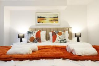 Newly Built Spacious & Central 2 Bedroom 2 Bathroom City Centre Apartment with Terrace - 7