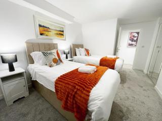 Newly Built Spacious & Central 2 Bedroom 2 Bathroom City Centre Apartment with Terrace - 4