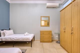 Prime Fort Cambridge 3BR Close to Seafront with WiFi and AC - 2