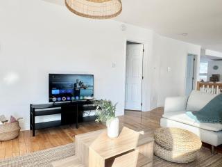 Urban Boho - Hot tub - EV Chrger - 3 Free Parking - 2