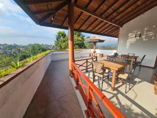 Queens Residence Homestay - 0