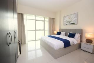 Waterfront 1Br Apt in Al Reem Island | Reem Mall - 7