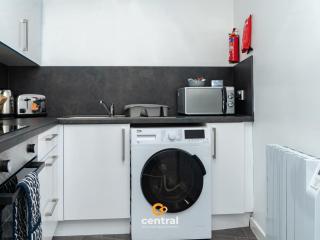 Trades Lane by CENTRAL SERVICED APARTMENTS - Cosy 1 Bedroom - Central Location - Walk Away from Waterfront - Walk Away to Bus & Train Station - Long Stays Welcome - 2