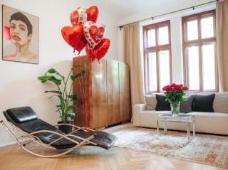 oompH Vintage 2BR Gem Steps from Politechnika - 0