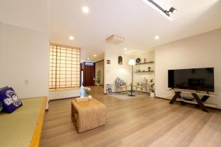 Osaka Entire House 103sqm 4 Bedrooms for 12 Near Namba - 0