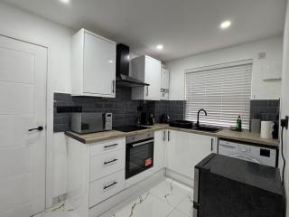 Ground Floor 2BR in Cardiff Central near Stadiums - 1