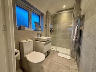 Show home Chester, Chester Zoo, Cheshire Oaks - 1