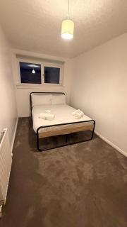 Spacious Glasgow Group Stay - 9