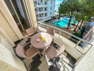 Riviera Glow Suite B86 - 5