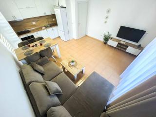 Golden Bay Suite E51 - 2