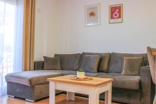 Golden Bay Suite E51 - 1